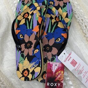 Size 7 Floral Flip Flops, NWT
